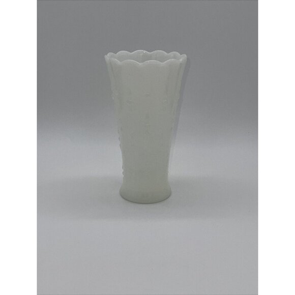 Vintage 1940 Anchor Hocking Milk Glass Scalped Rim Teardrop Pearl Dot Arrow Vase - Picture 4 of 5